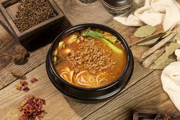 渣渣肉酱鲜骨汤砂锅米线 Minced pork in Pork Bone Broth